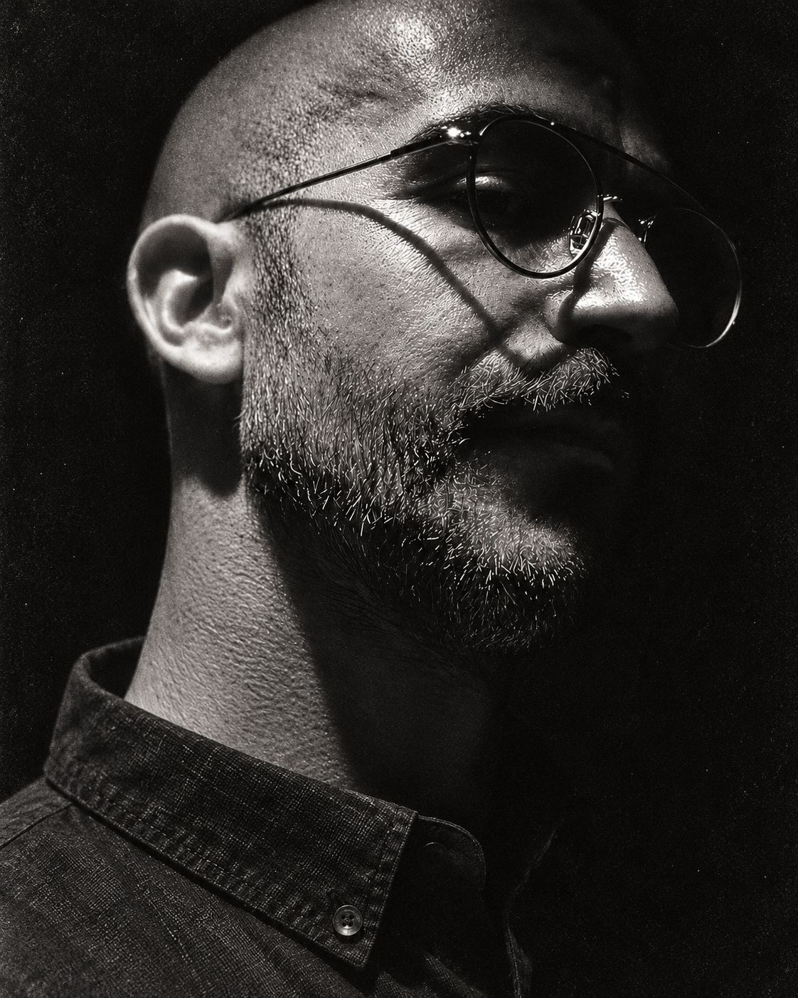 Black and white portrait of Guillaume Louyot, aka Onickz / SC, creator of Undertraxx